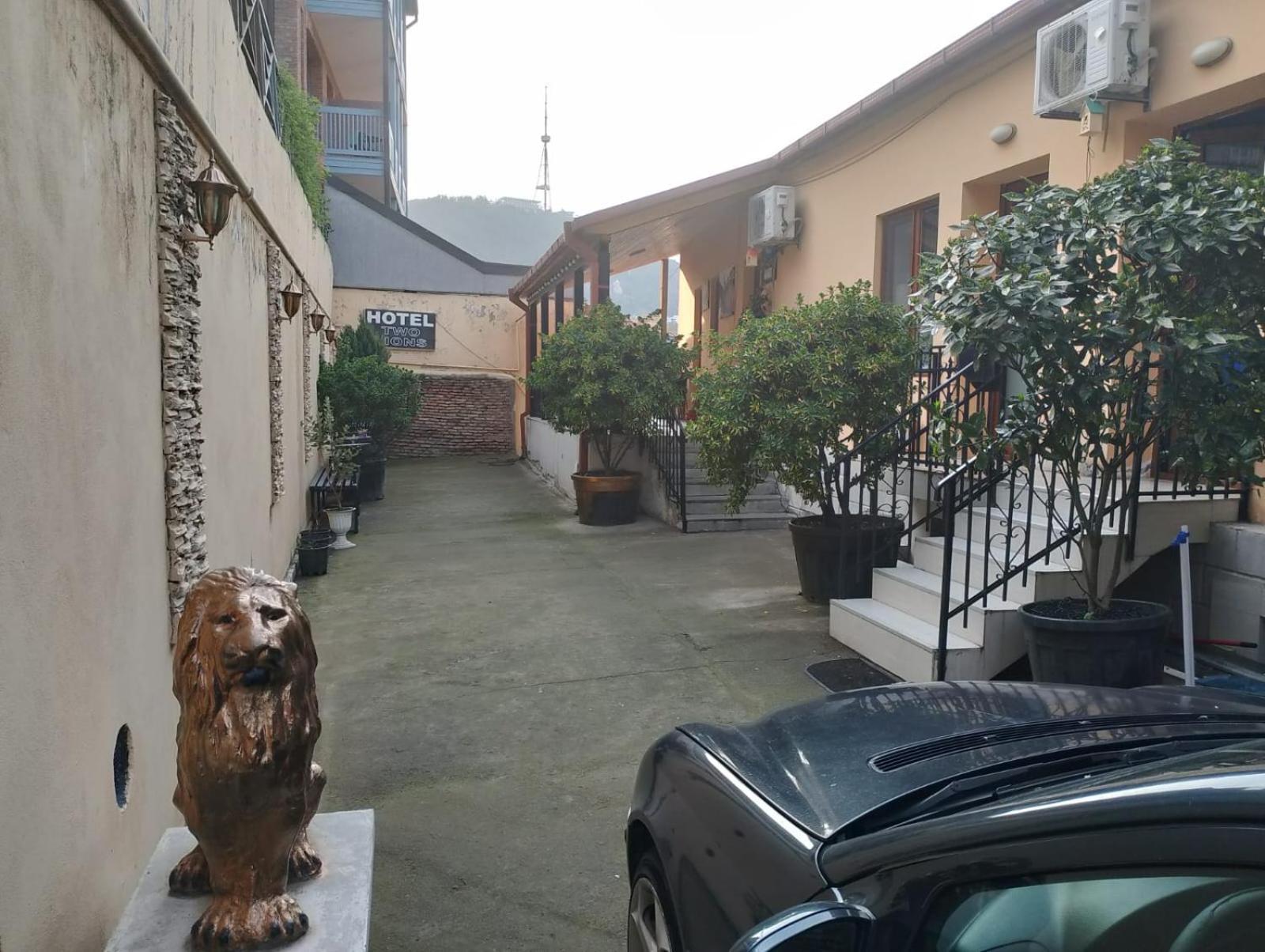 Two Lions Hotel Tiflis Dış mekan fotoğraf