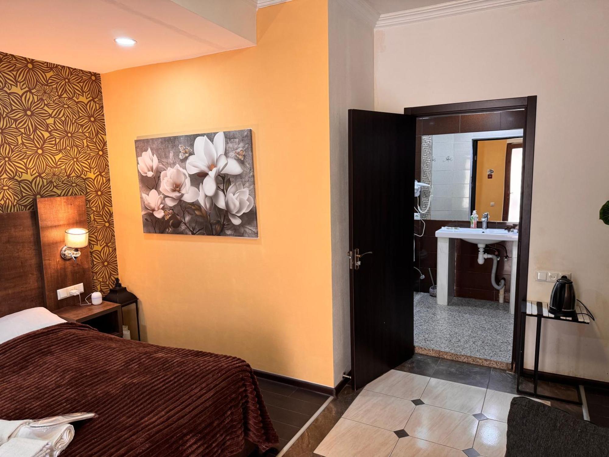 Two Lions Hotel Tiflis Dış mekan fotoğraf
