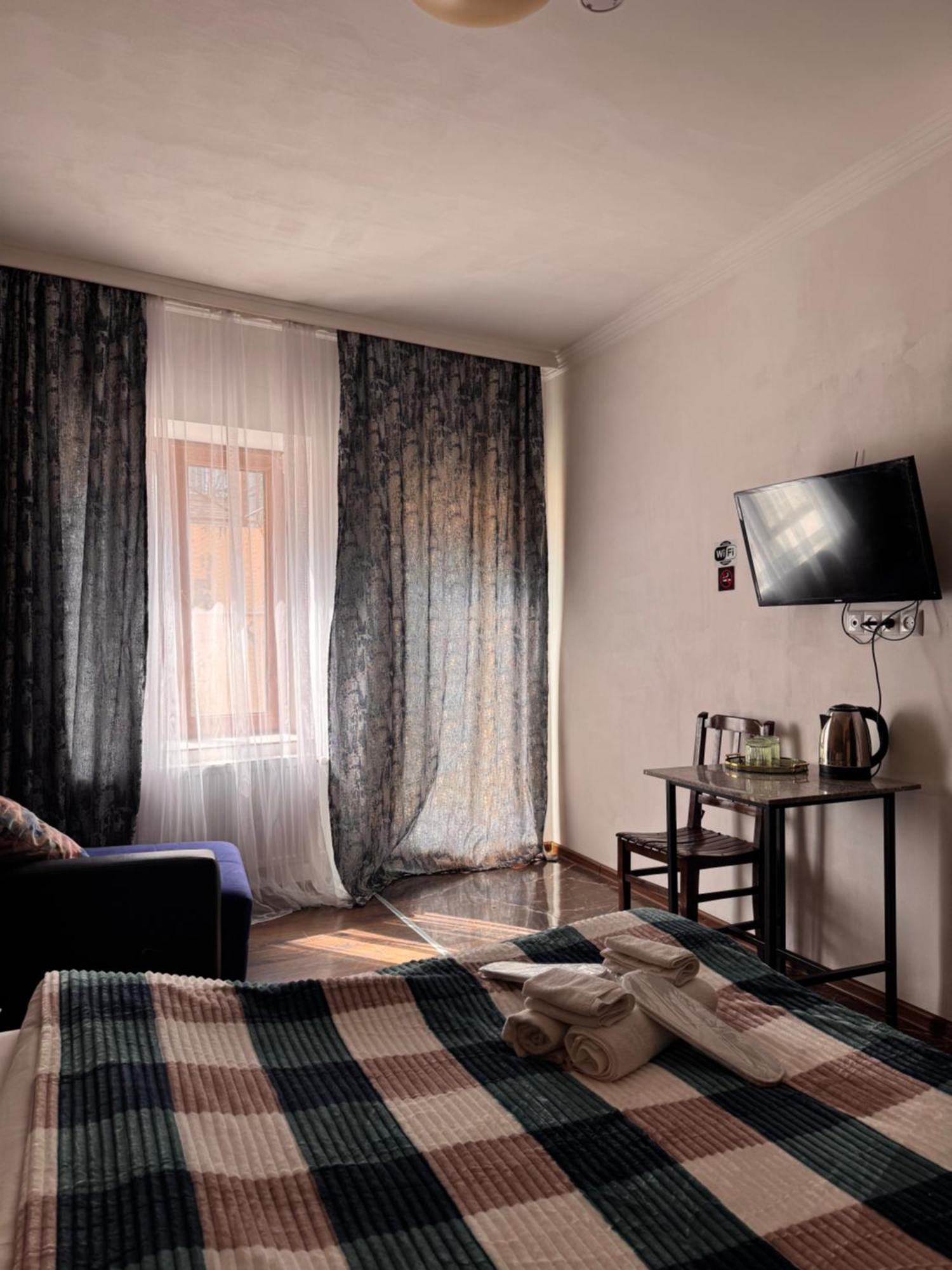 Two Lions Hotel Tiflis Dış mekan fotoğraf